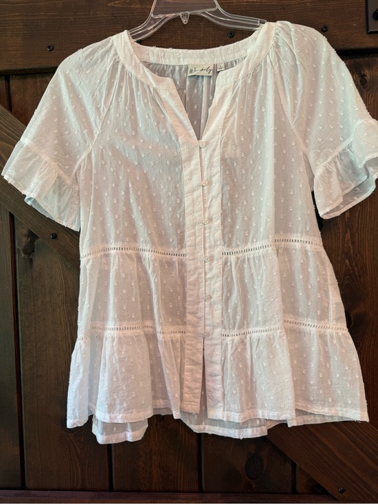 Wonderly Tops - Wonderly top features a clip dot texture, V-neck, and tiered hemline Small NWT